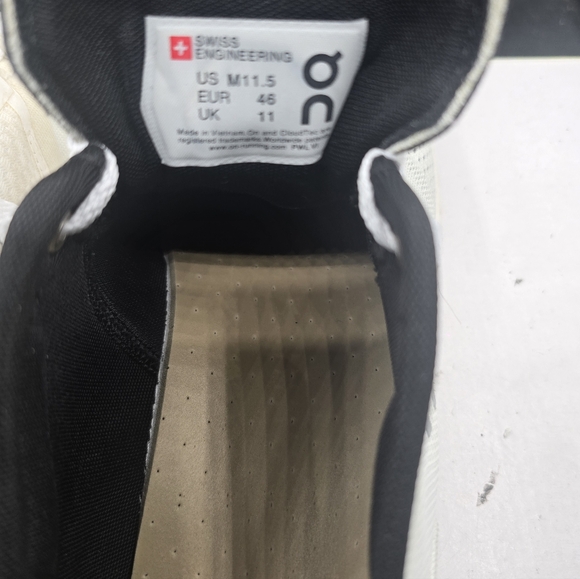 On Running Men's White Athletic Shoes - Picture 8 of 9